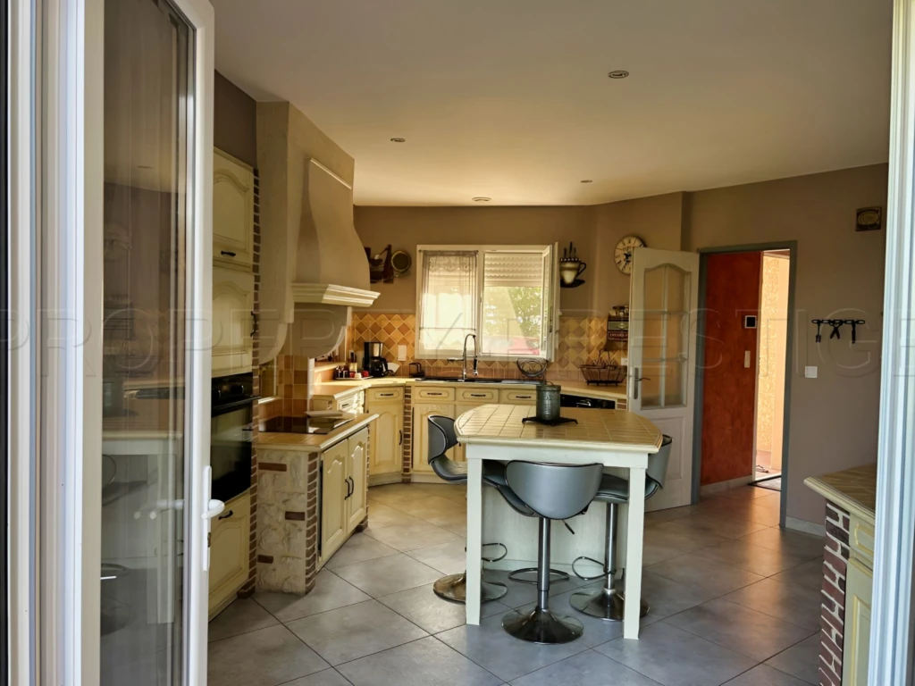 GERS PROPRIETE DE CHARME AVEC PISCINE SUR 8 800 M² 2