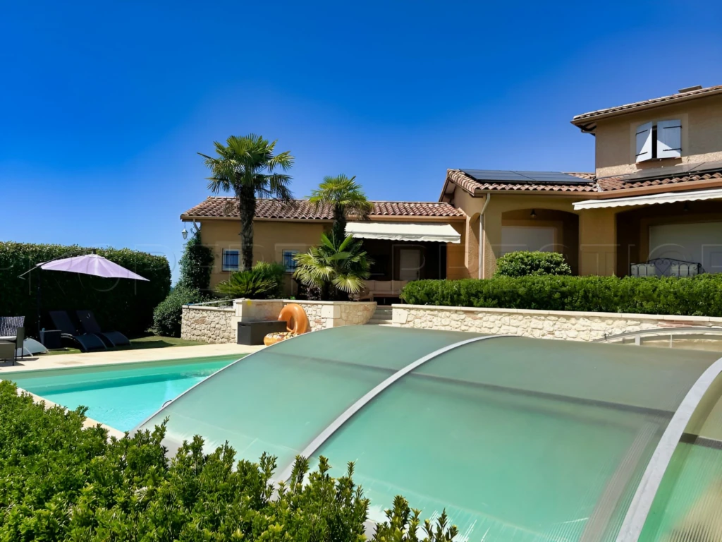 GERS PROPRIETE DE CHARME AVEC PISCINE SUR 8 800 M² 13