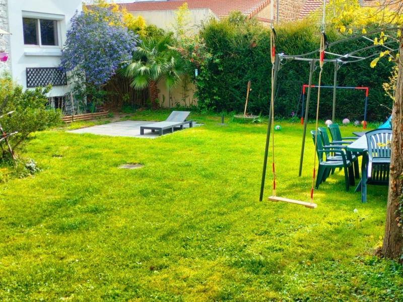 Maison familiale ave espace professionnel 13