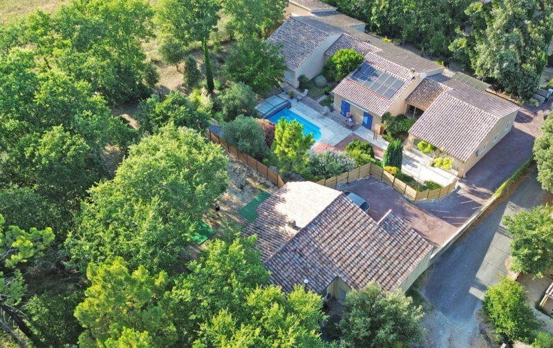 2 Maisons de plain pied de 9 et  4 pièces piscine 1