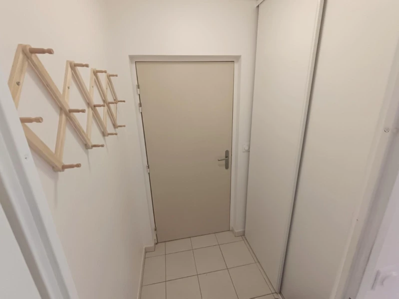 Appartement meublé 3 chambres, parking 11