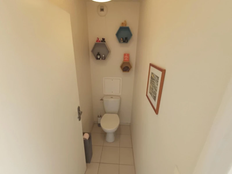 Appartement meublé 3 chambres, parking 12