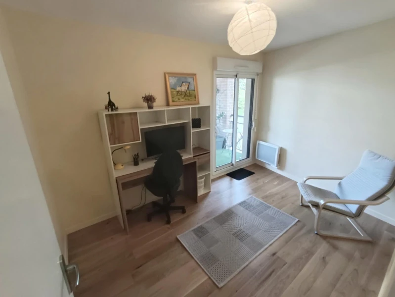 Appartement meublé 3 chambres, parking 8