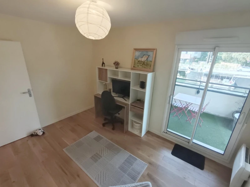 Appartement meublé 3 chambres, parking 10