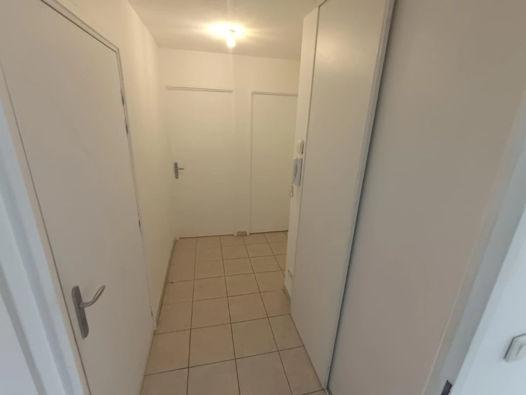 Appartement 1 chambre bureau balcon parking 3