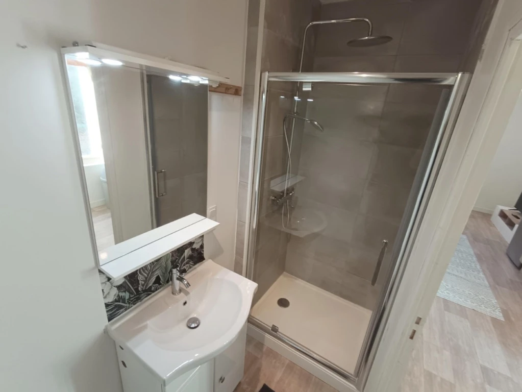 Grand studio meublé tout inclus 7