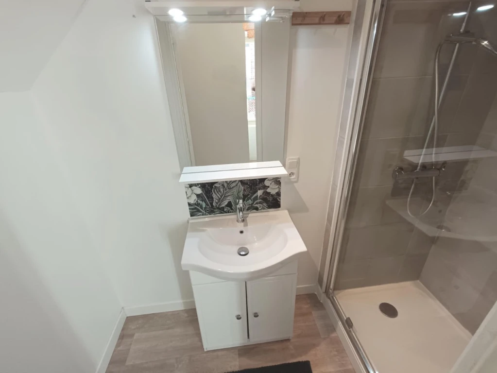 Grand studio meublé tout inclus 8