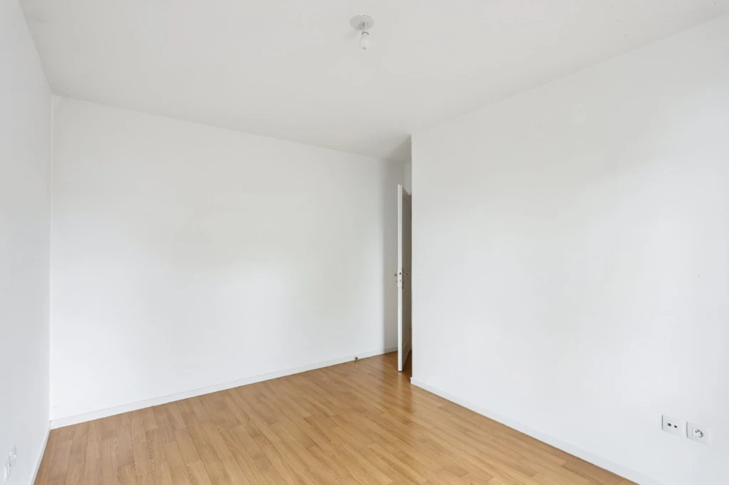 APPARTEMENT 3 PIECES AVEC BALCON ET PARKING 13