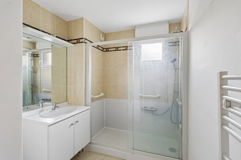 APPARTEMENT 3 PIECES AVEC BALCON ET PARKING 6