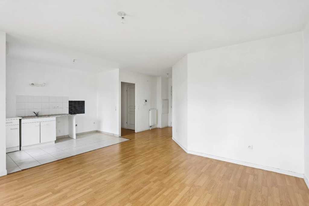 APPARTEMENT 3 PIECES AVEC BALCON ET PARKING 7