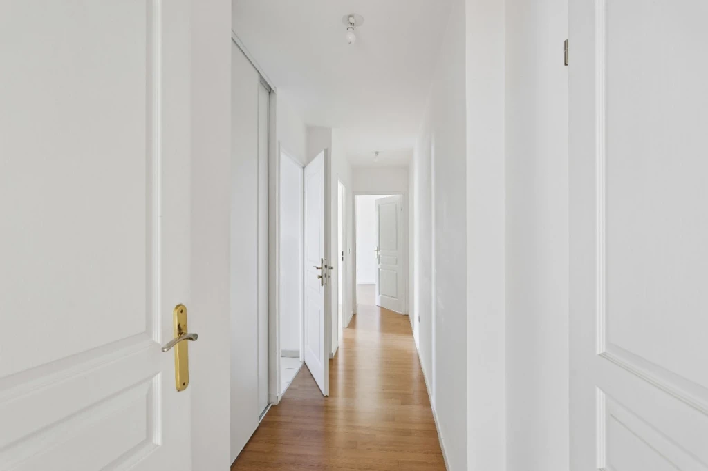 APPARTEMENT 3 PIECES AVEC BALCON ET PARKING 9