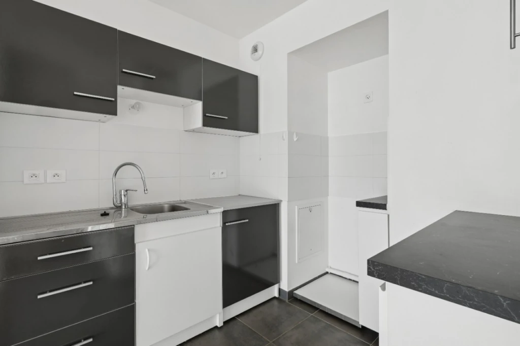 Appartement 3 pièces avec balcon - Boulogne 8