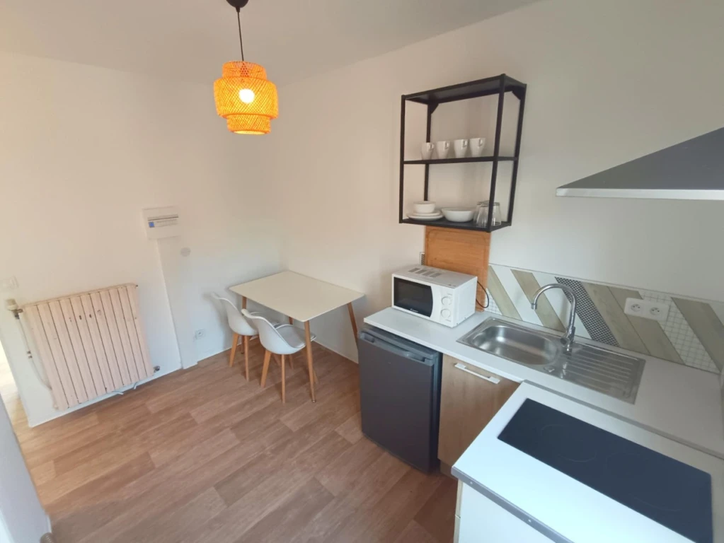 Studio meublé tout inclus St-Roch 6