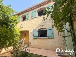 Spacieuse villa familiale avec piscine et garage 1