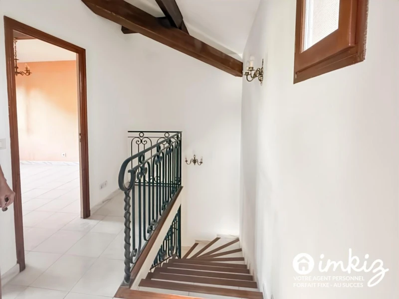 Spacieuse villa familiale avec piscine et garage 11