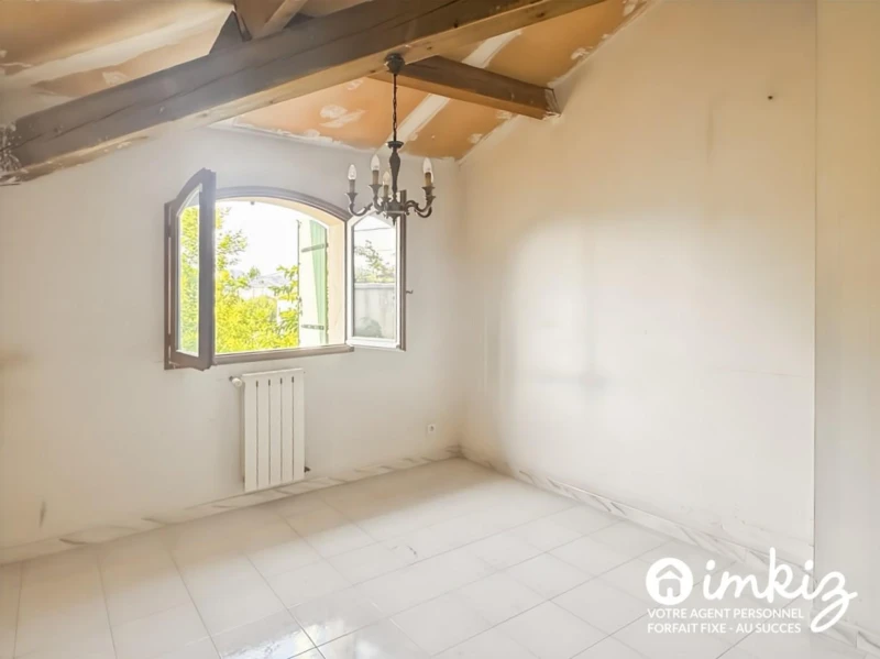 Spacieuse villa familiale avec piscine et garage 12