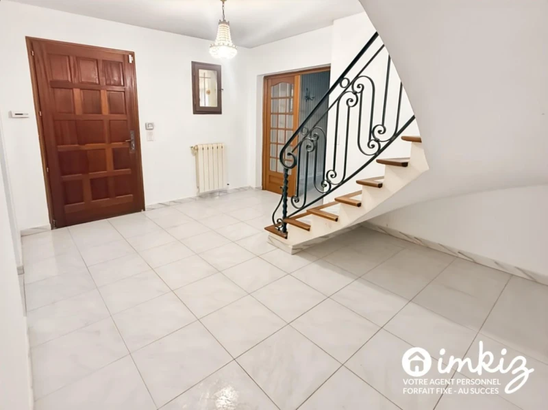 Spacieuse villa familiale avec piscine et garage 7