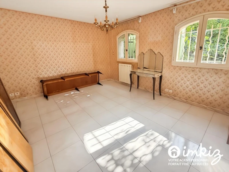 Spacieuse villa familiale avec piscine et garage 10