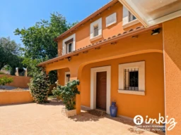 Belle propriété avec studio indépendant et piscine 2