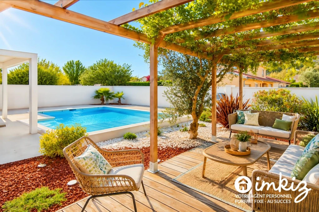 Maison familiale avec piscine et beaux volumes 1