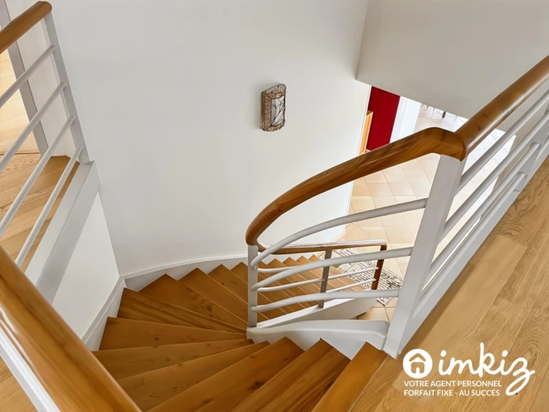 Maison 210m2 - 8 pièces - Vue imprenable 12