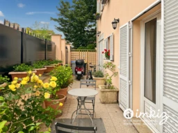 Maison de 228 m2 + dépendances  de 28  m2 1