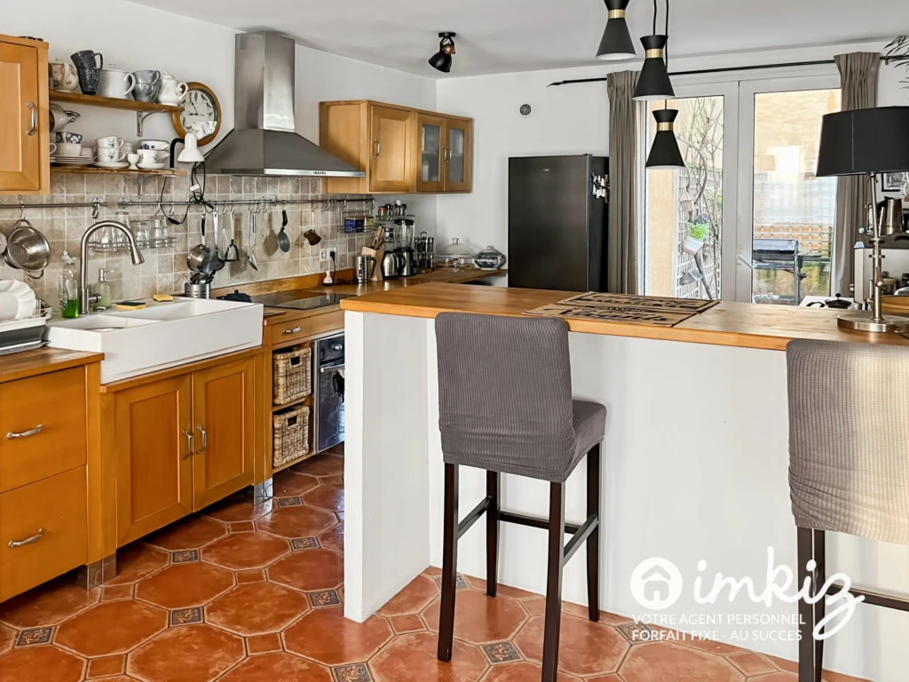 Maison de 228 m2 + dépendances de 28 m2 13