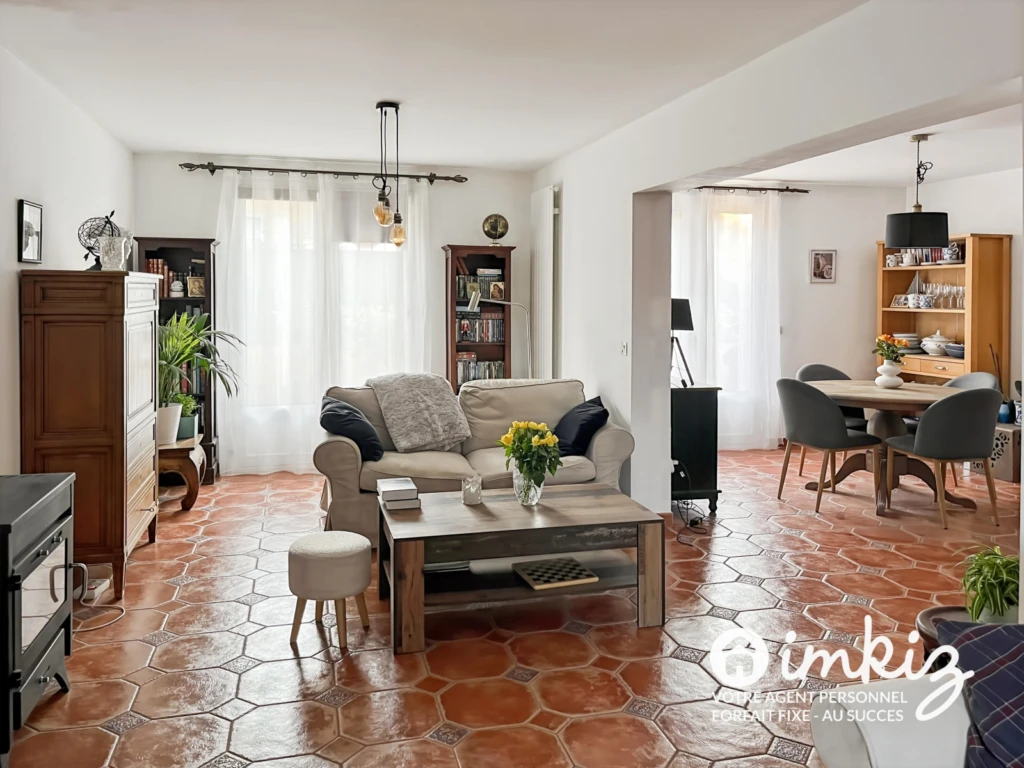 Maison de 228 m2 + dépendances de 28 m2 4