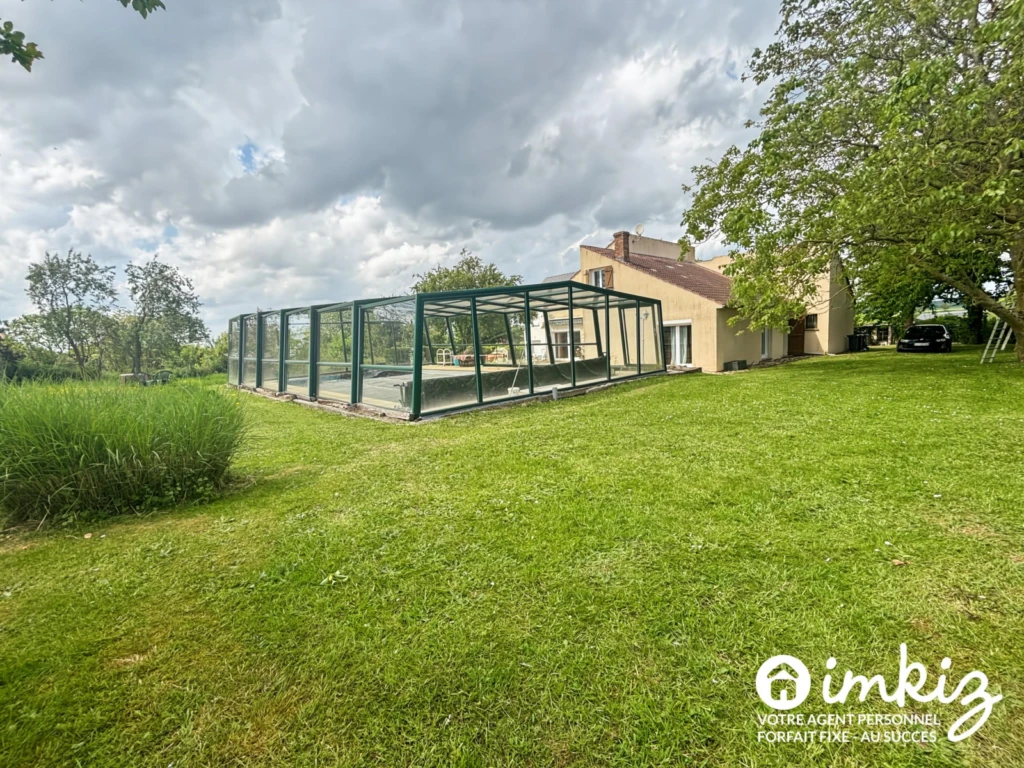 Maison 5 pièces avec piscine couverte 15