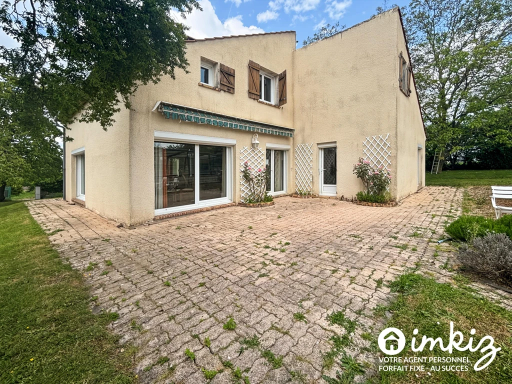 Maison 5 pièces avec piscine couverte 16