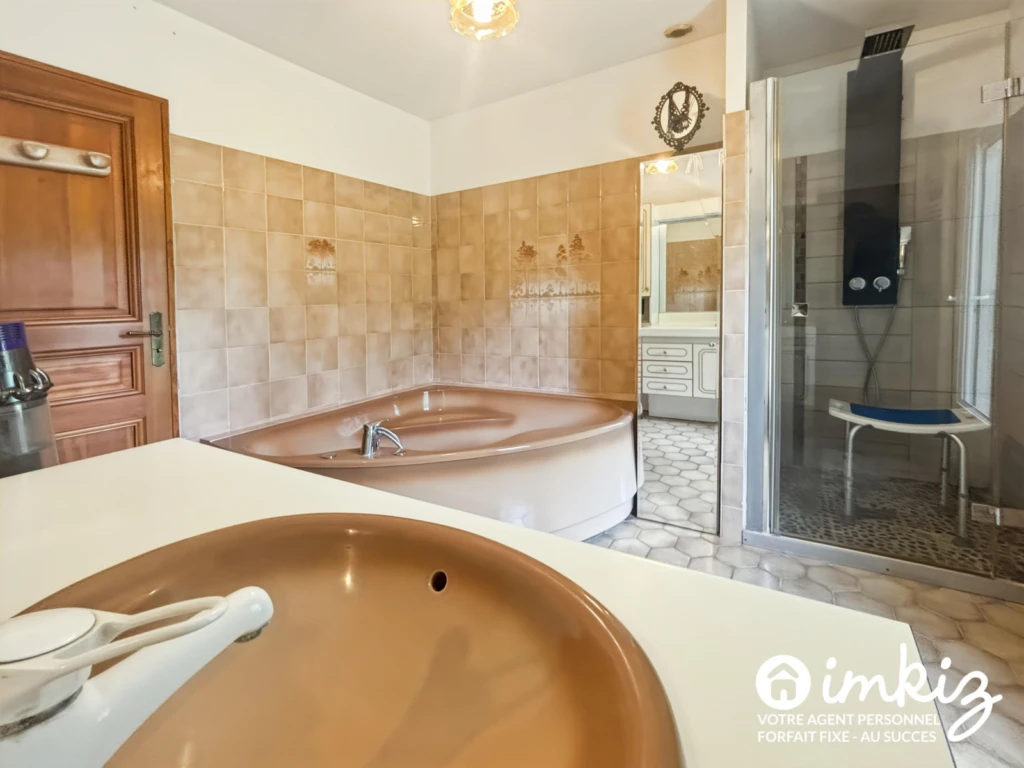Maison 5 pièces avec piscine couverte 10
