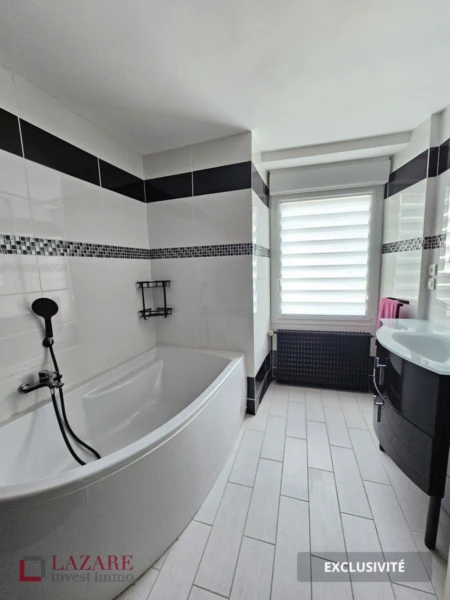 Maison familiale 3/4 chambre avec dépendances 8