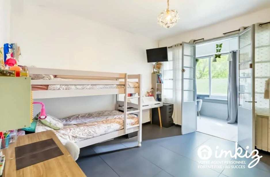 Appartement lumineux avec fort potentiel ! 8