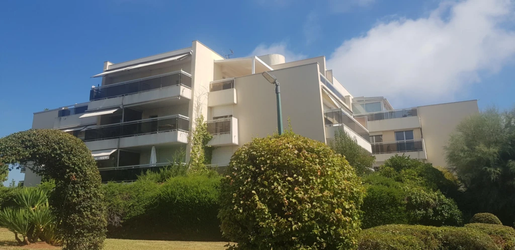 Appart 3 pièces avec piscine et vue panoramique 12