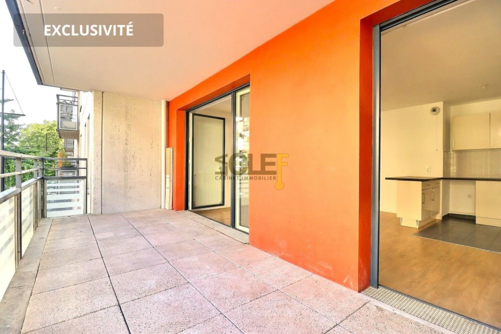 3 pièces avec terrasse - centre ville - 2015 1