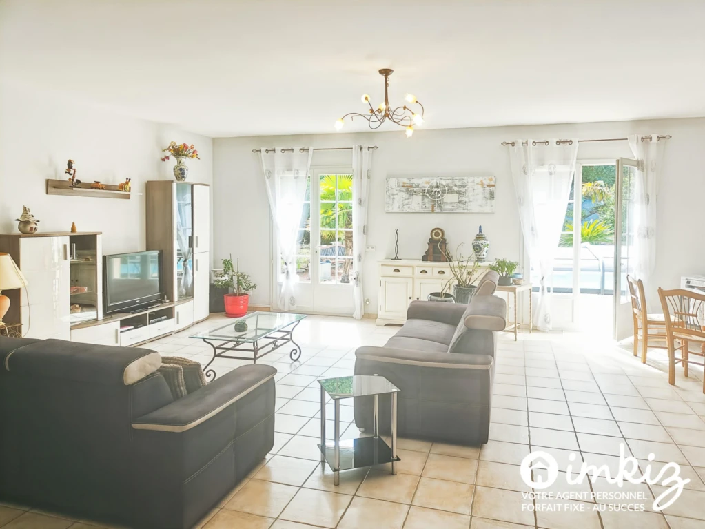 2 Maisons de plain pied de 9 et 4 pièces piscine 7