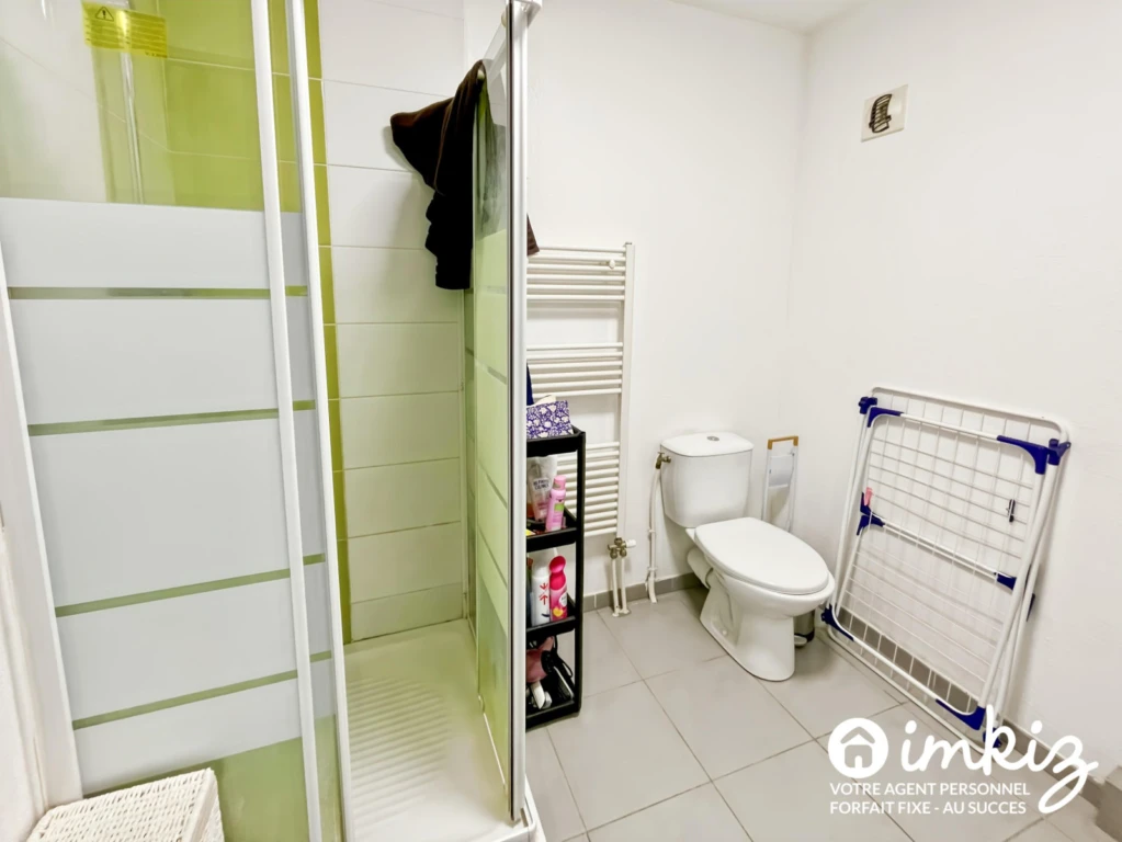 studio meublé 23 m², terrasse de 9 m² et box 3