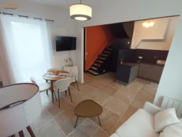 Maison rénovée 3 chambres et cour 2