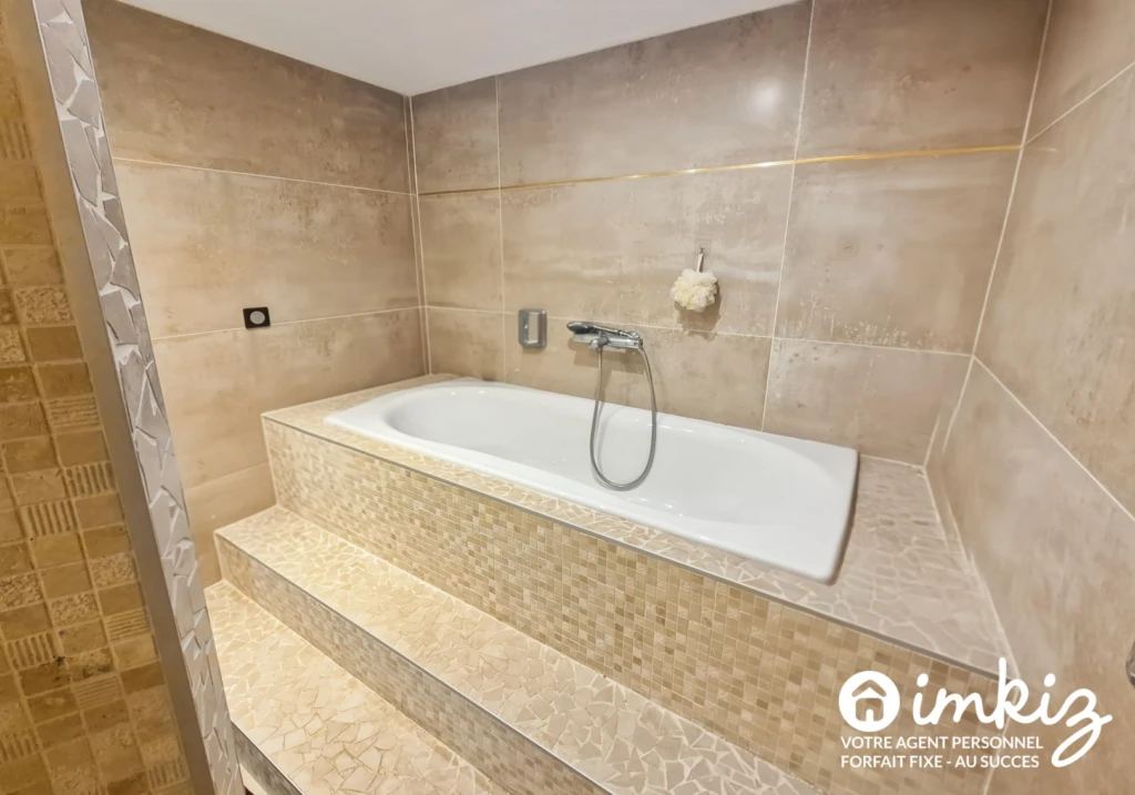 Maison familiale parfaitement rénovée de 220 m² 15