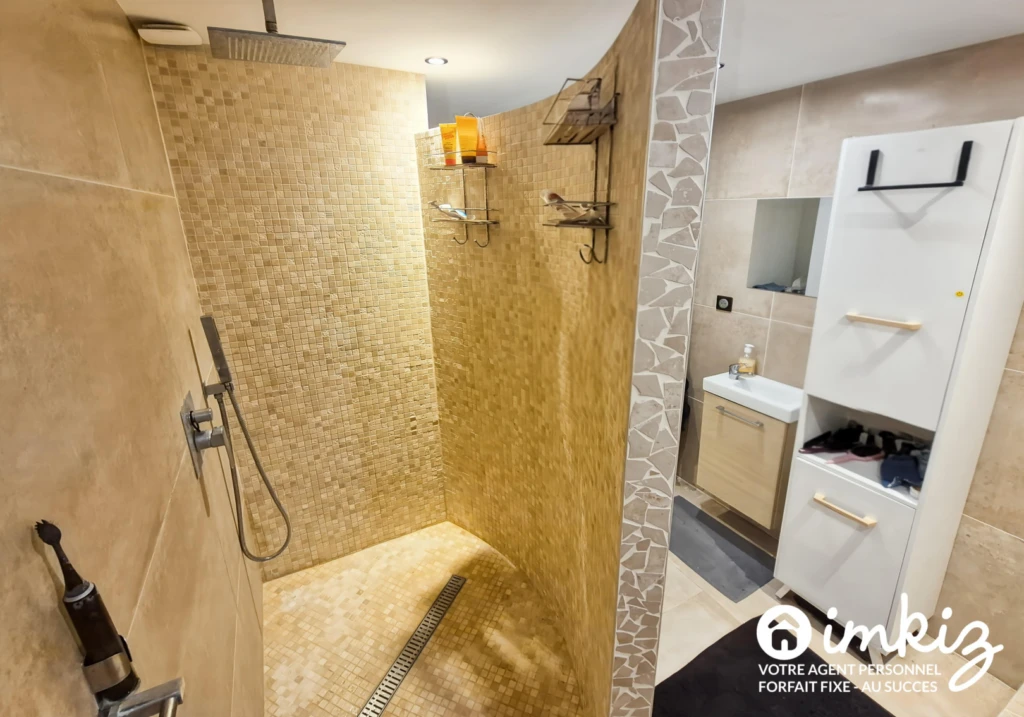 Maison familiale parfaitement rénovée de 220 m² 14