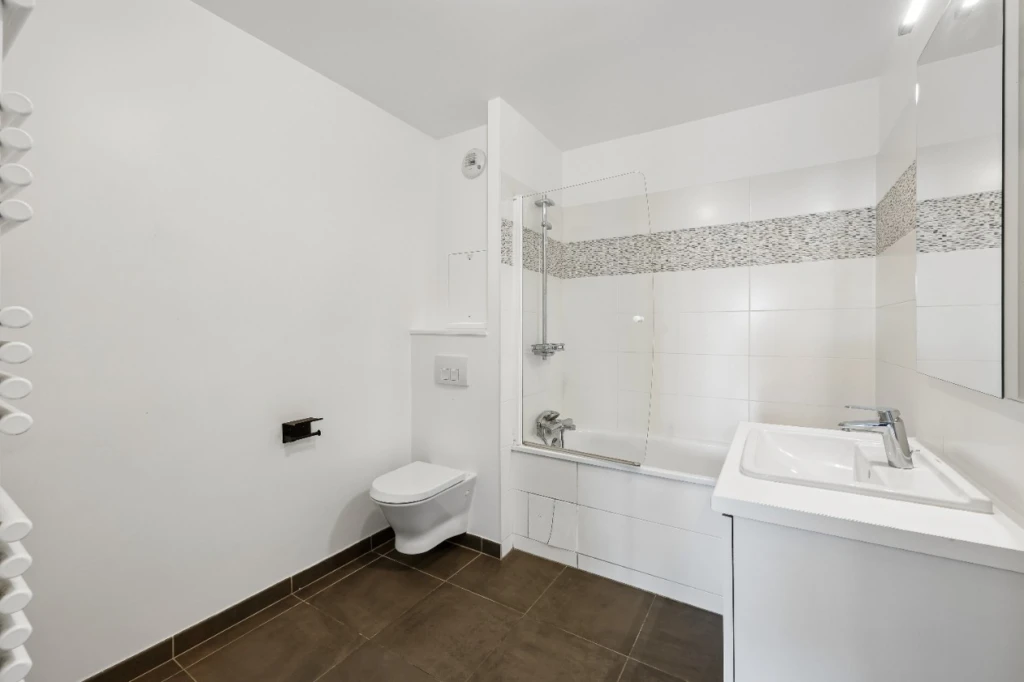 Appartement 4 pièces avec BALCONS 10