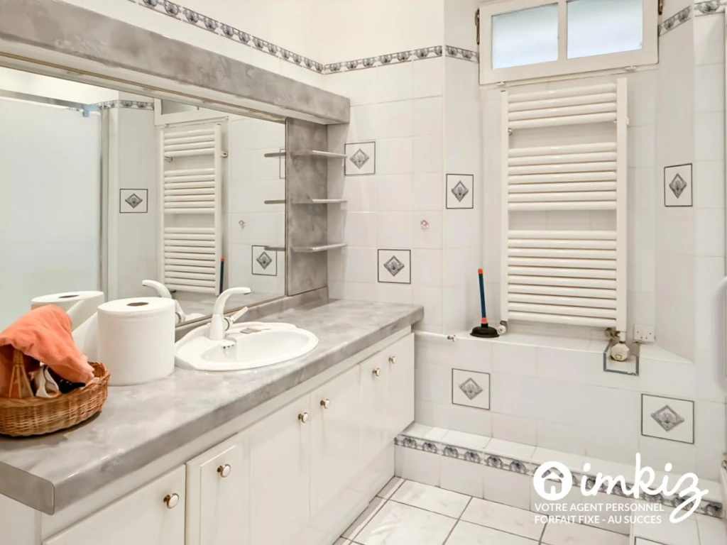 Maison divisé en 2 appartements avec piscine 12