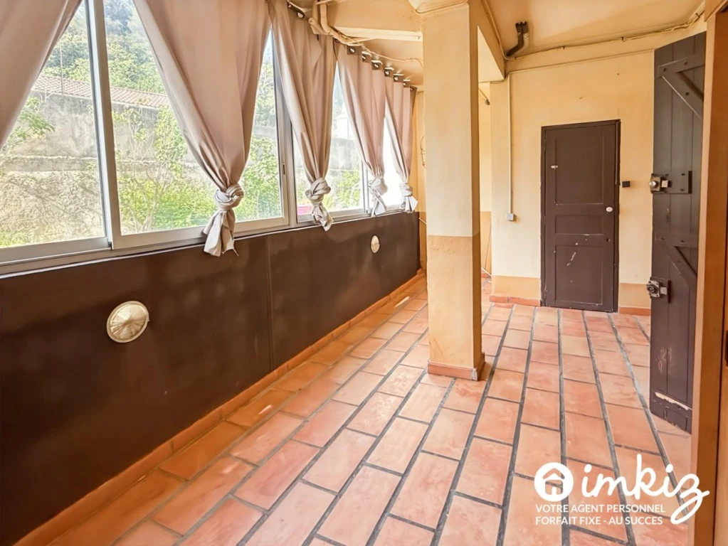 Maison divisé en 2 appartements avec piscine 13