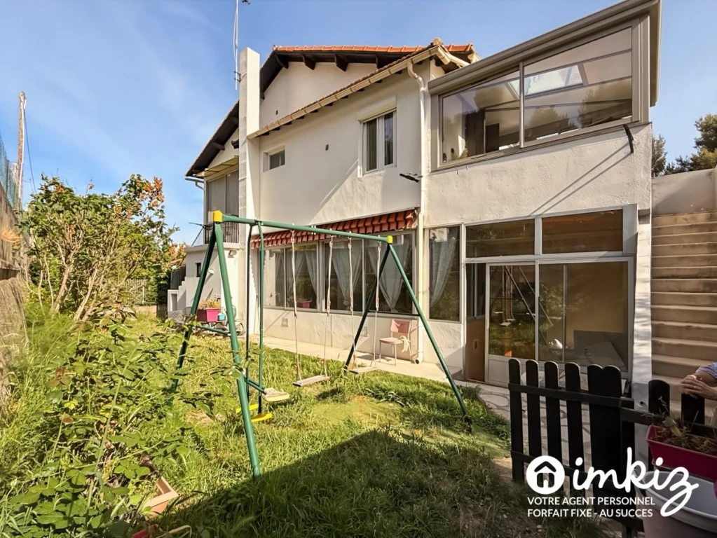 Maison divisé en 2 appartements avec piscine 3