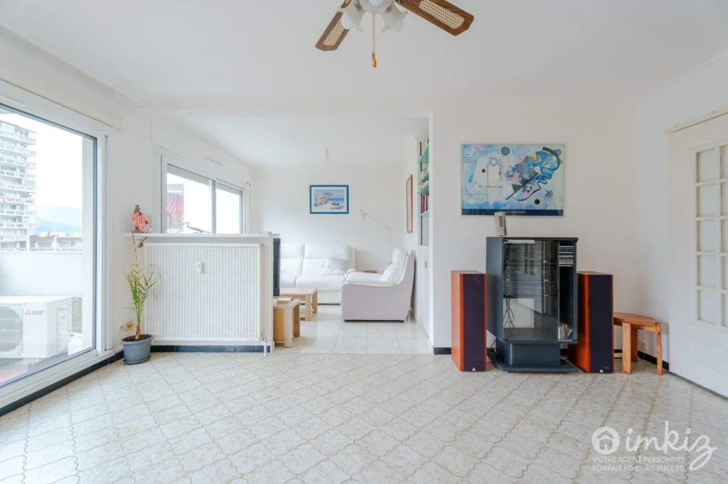 Dernier étage, vue dégagée, balcon 16m² 3