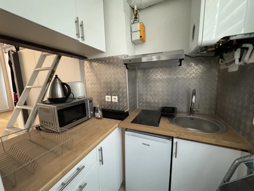PARIS 6 - RUE DAUPHINE | Grand Studio meublé 2