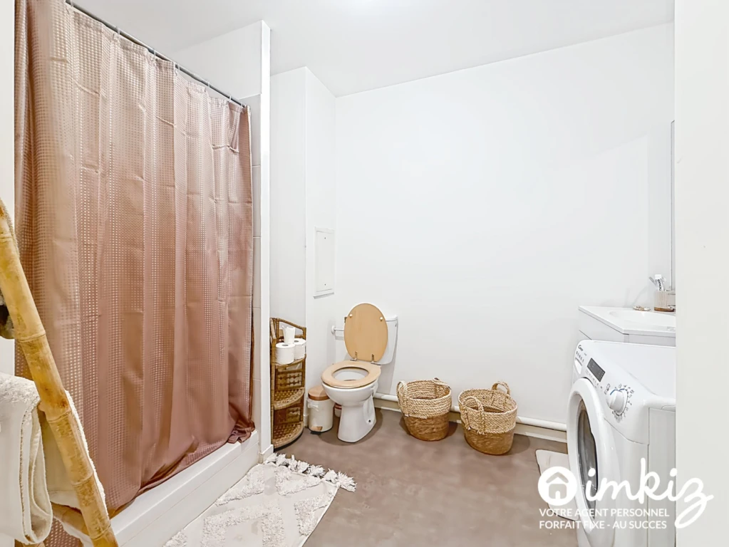 Grand studio / T2, balcon et parking privé 8