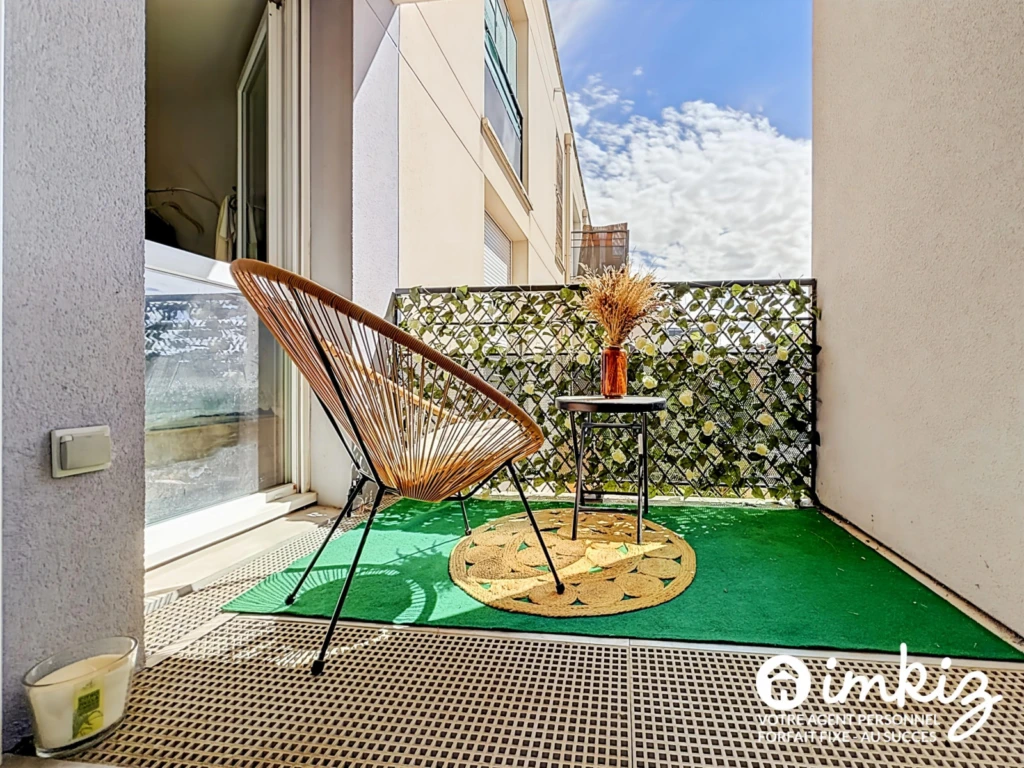 Grand studio / T2, balcon et parking privé 9