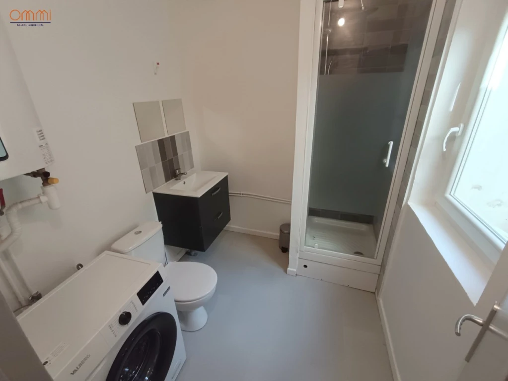 Petit T2, quartier Henriville, loyer tout compris 10