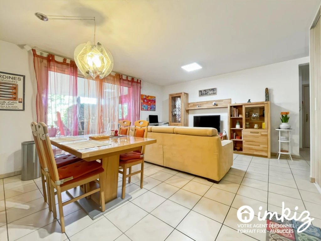 Residence avec piscine - terrasse, jardins et box 4